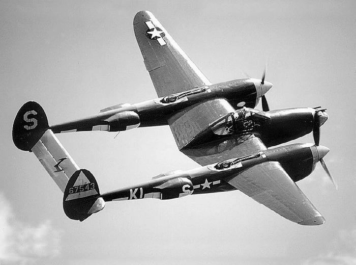 Иллюстрация к книге — Истребитель-«молния» P-38 «Лайтнинг» [i_115.jpg]