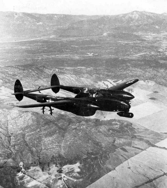 Иллюстрация к книге — Истребитель-«молния» P-38 «Лайтнинг» [i_129.jpg]