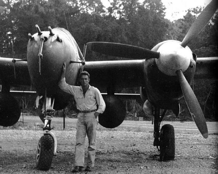 Иллюстрация к книге — Истребитель-«молния» P-38 «Лайтнинг» [i_130.jpg]