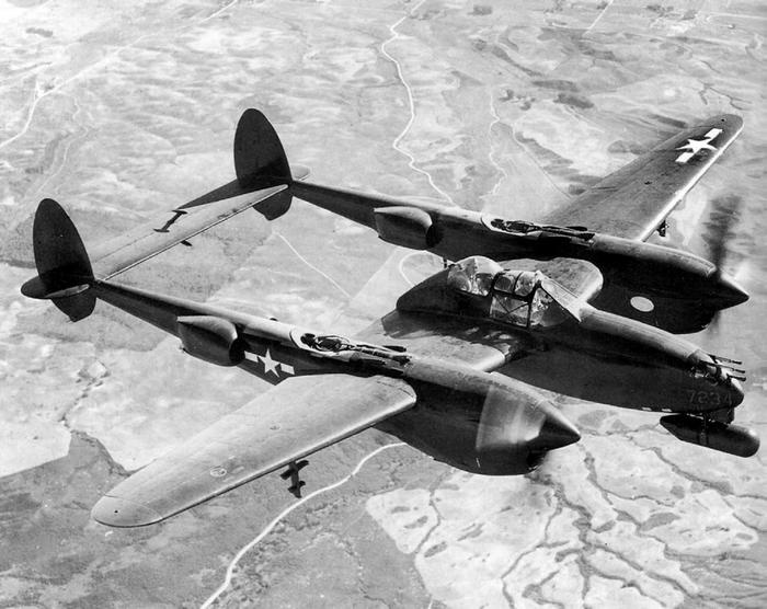 Иллюстрация к книге — Истребитель-«молния» P-38 «Лайтнинг» [i_132.jpg]