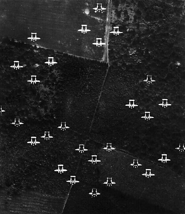 Иллюстрация к книге — Истребитель-«молния» P-38 «Лайтнинг» [i_137.jpg]