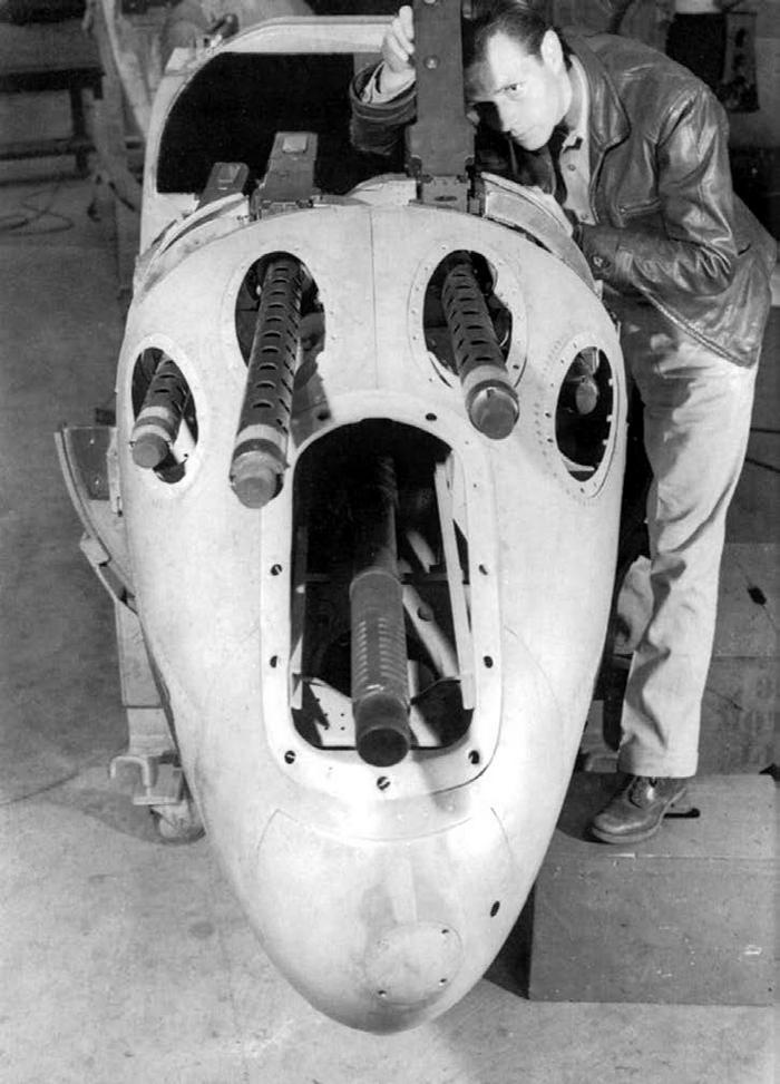 Иллюстрация к книге — Истребитель-«молния» P-38 «Лайтнинг» [i_142.jpg]