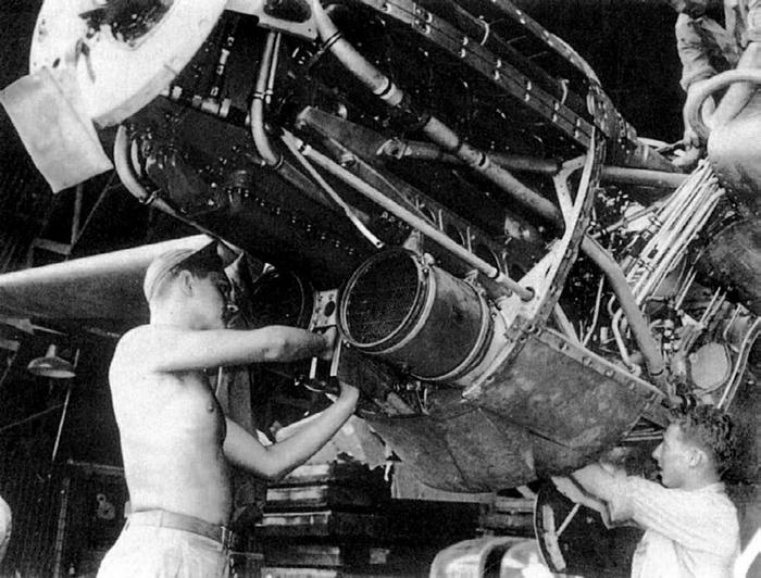 Иллюстрация к книге — Истребитель-«молния» P-38 «Лайтнинг» [i_156.jpg]