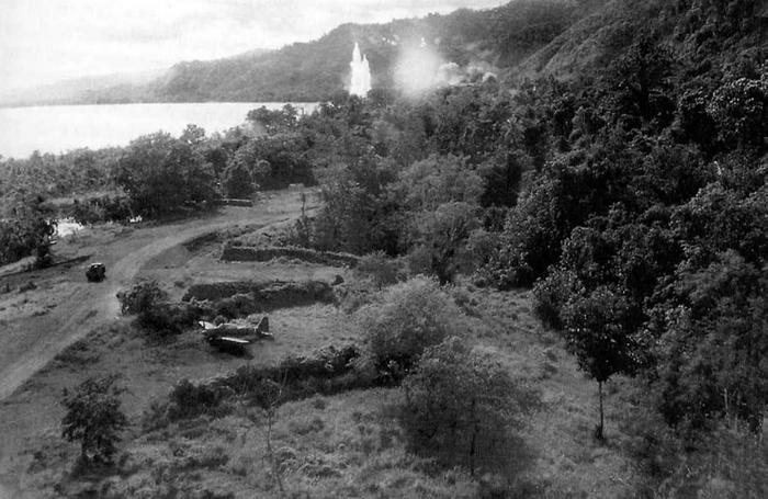 Иллюстрация к книге — Истребитель-«молния» P-38 «Лайтнинг» [i_160.jpg]