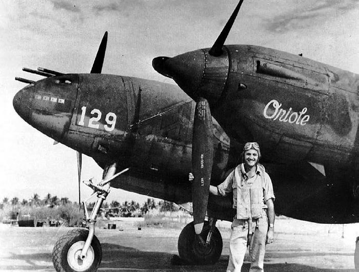 Иллюстрация к книге — Истребитель-«молния» P-38 «Лайтнинг» [i_171.jpg]