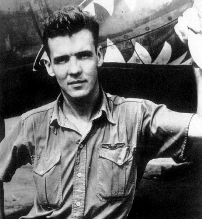 Иллюстрация к книге — Истребитель-«молния» P-38 «Лайтнинг» [i_172.jpg]