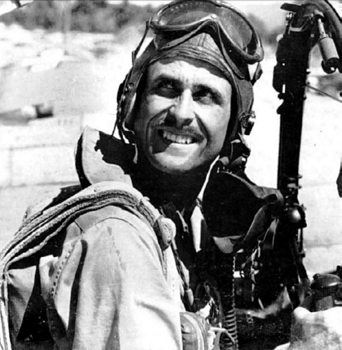 Иллюстрация к книге — Истребитель-«молния» P-38 «Лайтнинг» [i_173.jpg]