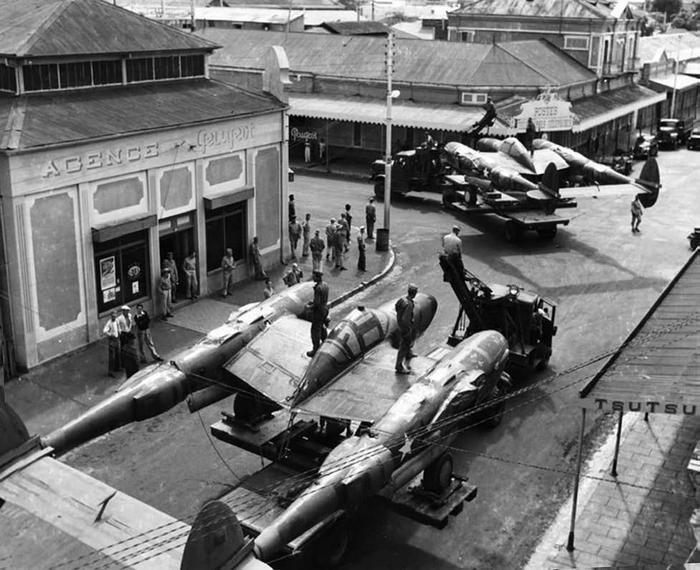 Иллюстрация к книге — Истребитель-«молния» P-38 «Лайтнинг» [i_174.jpg]