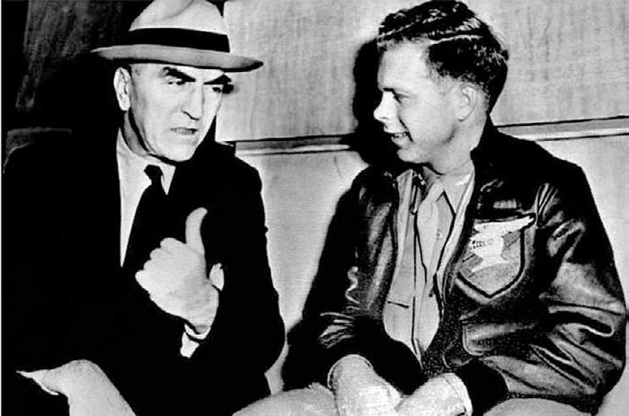 Иллюстрация к книге — Истребитель-«молния» P-38 «Лайтнинг» [i_176.jpg]