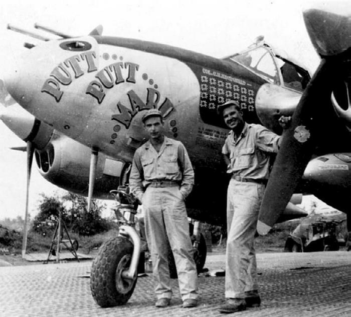 Иллюстрация к книге — Истребитель-«молния» P-38 «Лайтнинг» [i_177.jpg]