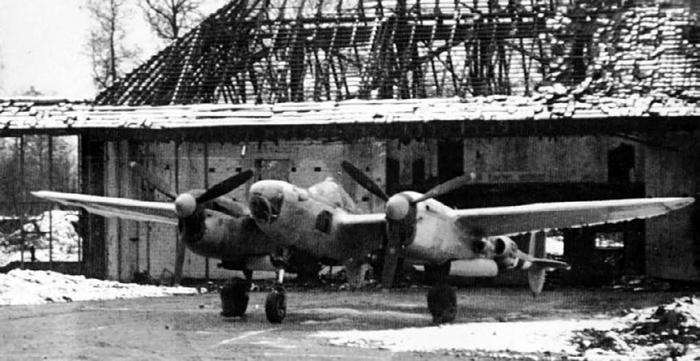 Иллюстрация к книге — Истребитель-«молния» P-38 «Лайтнинг» [i_197.jpg]