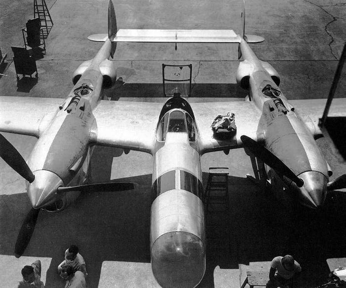 Иллюстрация к книге — Истребитель-«молния» P-38 «Лайтнинг» [i_202.jpg]