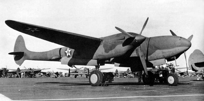 Иллюстрация к книге — Истребитель-«молния» P-38 «Лайтнинг» [i_203.jpg]