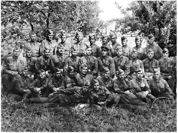 Иллюстрация к книге — Подольские курсанты [i_023.jpg]