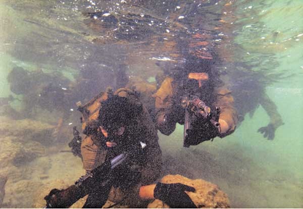 Иллюстрация к книге — Восстань и убей первым. Тайная история израильских точечных ликвидаций [i_030.jpg]