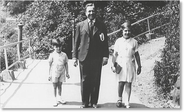 Иллюстрация к книге — Где-то в мире есть солнце. Свидетельство о Холокосте [i_013.jpg]