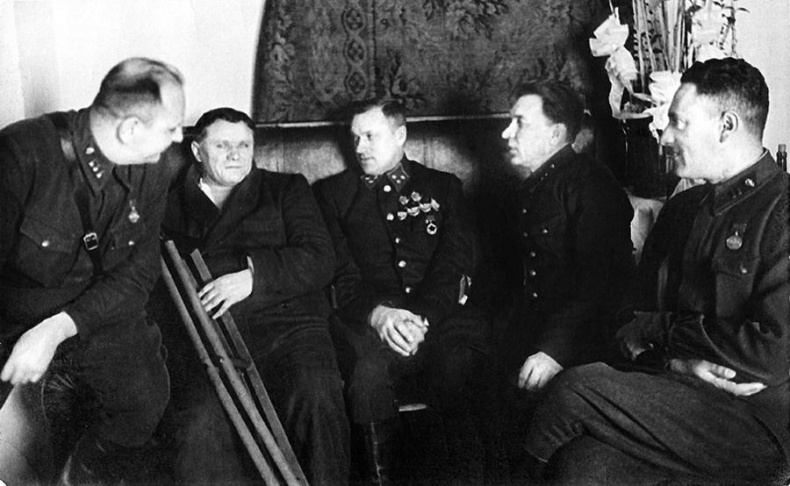 Иллюстрация к книге — Воспоминания без цензуры [i_012.jpg]