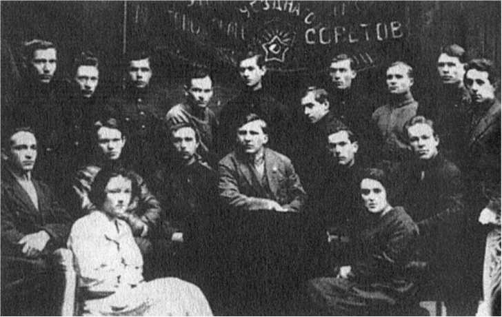 Иллюстрация к книге — Разведка и Кремль. Записки нежелательного свидетеля [i_008.jpg]