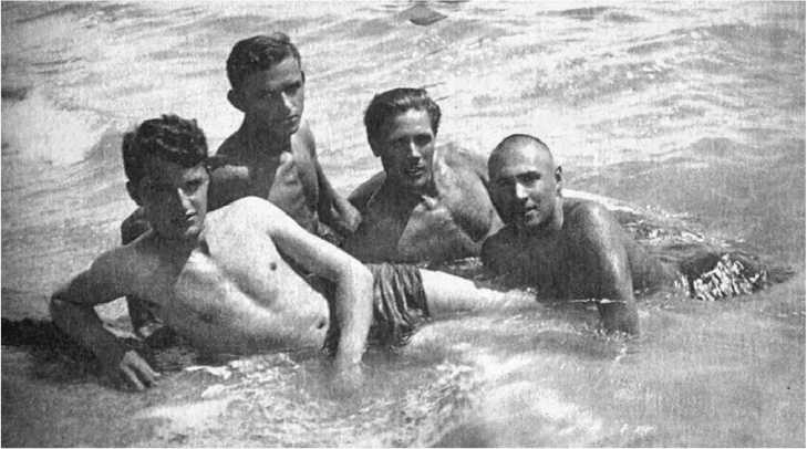 Иллюстрация к книге — Разведка и Кремль. Записки нежелательного свидетеля [i_010.jpg]