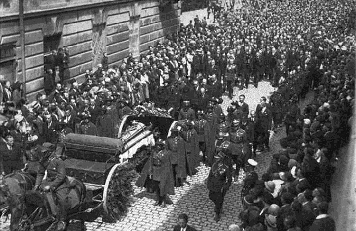 Иллюстрация к книге — Разведка и Кремль. Записки нежелательного свидетеля [i_018.jpg]