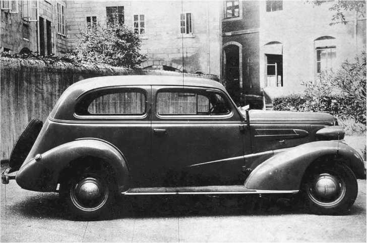 Иллюстрация к книге — Разведка и Кремль. Записки нежелательного свидетеля [i_048.jpg]