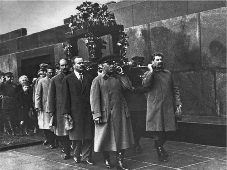 Иллюстрация к книге — Разведка и Кремль. Записки нежелательного свидетеля [i_054.jpg]