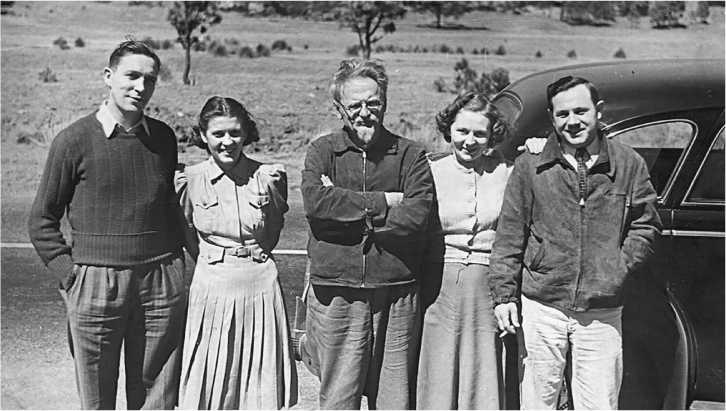 Иллюстрация к книге — Разведка и Кремль. Записки нежелательного свидетеля [i_062.jpg]