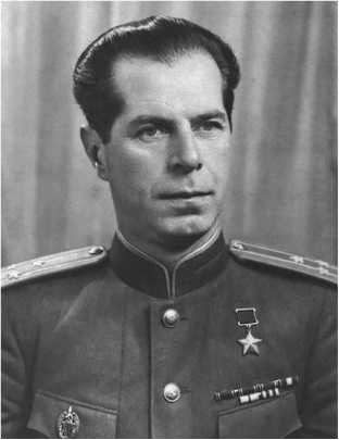 Иллюстрация к книге — Разведка и Кремль. Записки нежелательного свидетеля [i_100.jpg]