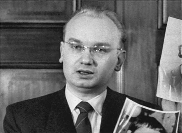 Иллюстрация к книге — Разведка и Кремль. Записки нежелательного свидетеля [i_169.jpg]