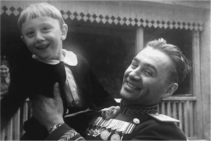 Иллюстрация к книге — Разведка и Кремль. Записки нежелательного свидетеля [i_198.jpg]