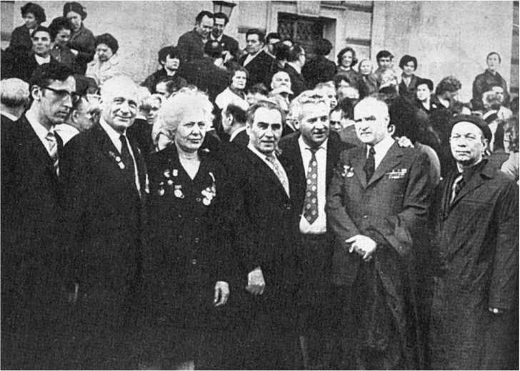 Иллюстрация к книге — Разведка и Кремль. Записки нежелательного свидетеля [i_223.jpg]