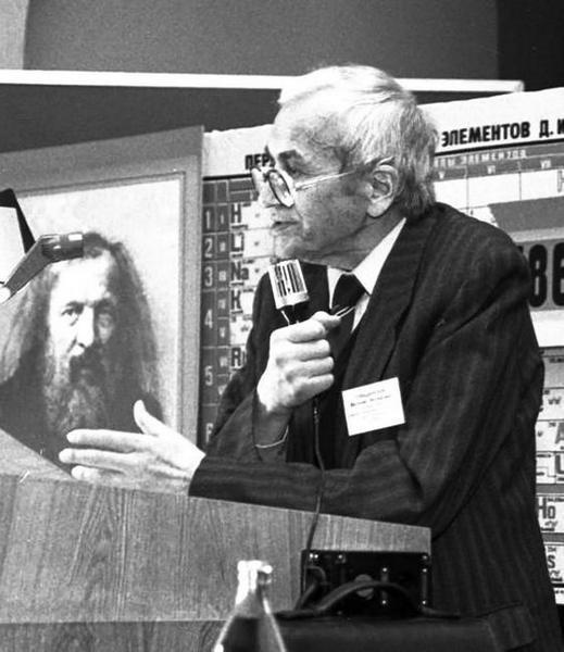 Иллюстрация к книге — А-бомба. От Сталина до Путина. Фрагменты истории в воспоминаниях и документах [i_004.jpg]