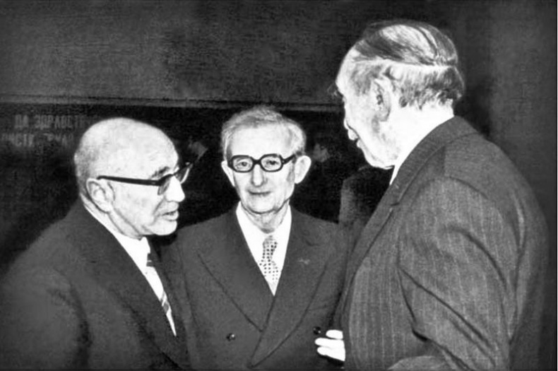 Иллюстрация к книге — А-бомба. От Сталина до Путина. Фрагменты истории в воспоминаниях и документах [i_053.jpg]