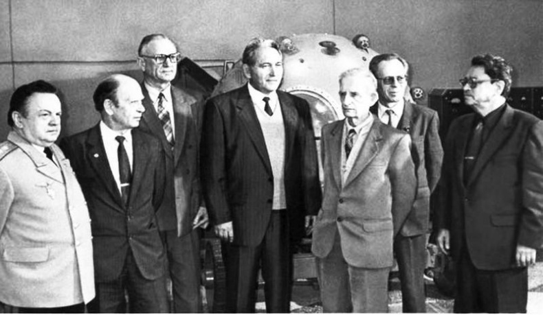 Иллюстрация к книге — А-бомба. От Сталина до Путина. Фрагменты истории в воспоминаниях и документах [i_067.jpg]