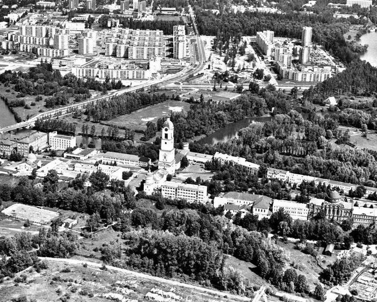 Иллюстрация к книге — А-бомба. От Сталина до Путина. Фрагменты истории в воспоминаниях и документах [i_070.jpg]