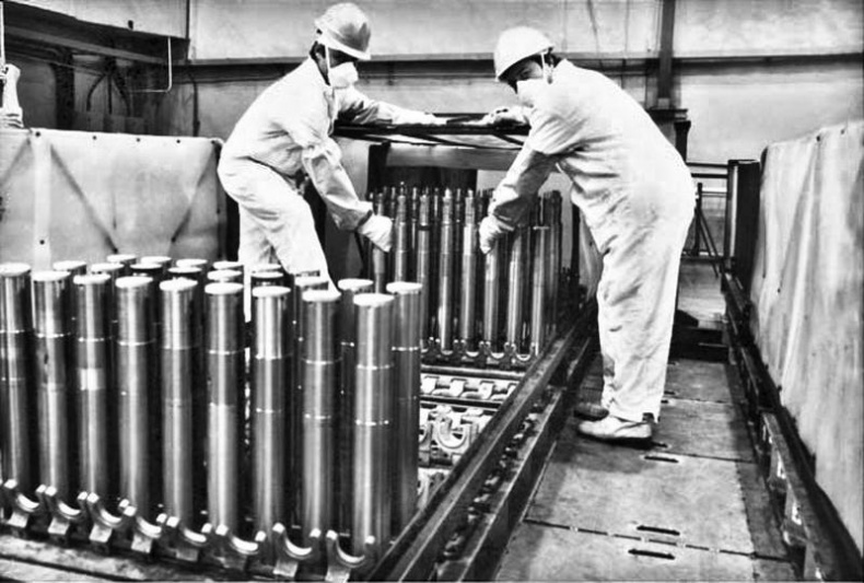 Иллюстрация к книге — А-бомба. От Сталина до Путина. Фрагменты истории в воспоминаниях и документах [i_077.jpg]