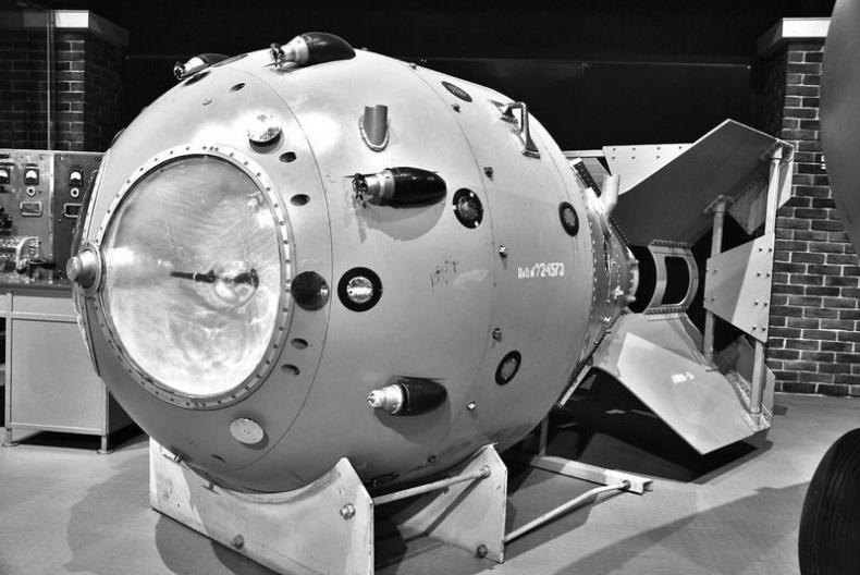 Иллюстрация к книге — А-бомба. От Сталина до Путина. Фрагменты истории в воспоминаниях и документах [i_081.jpg]