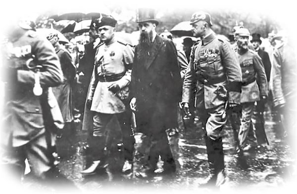 Иллюстрация к книге — Белая гвардия. Михаил Булгаков как исторический писатель [i_074.jpg]