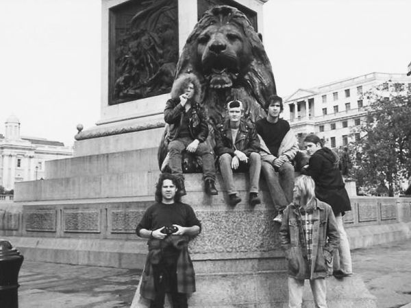 Иллюстрация к книге — Nirvana: Правдивая история [i_020.jpg]