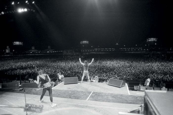 Иллюстрация к книге — Зачем нужна эта кнопка? Автобиография пилота и вокалиста Iron Maiden [i_015.jpg]