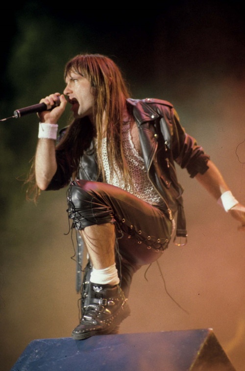 Иллюстрация к книге — Зачем нужна эта кнопка? Автобиография пилота и вокалиста Iron Maiden [i_017.jpg]