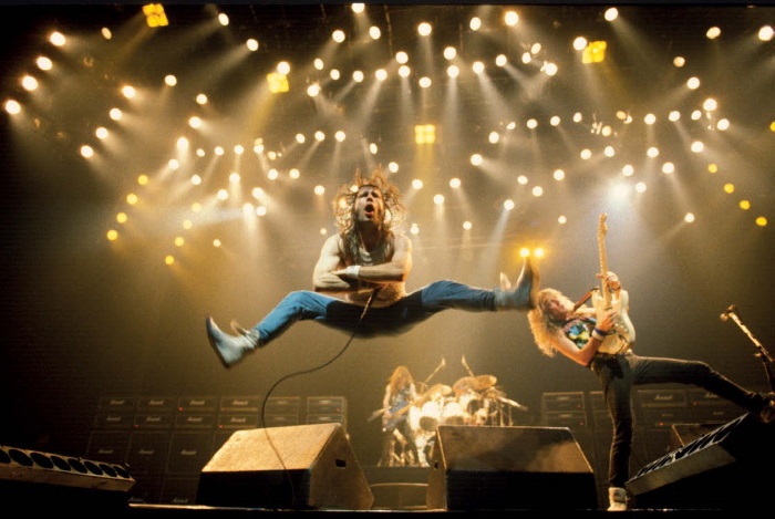 Иллюстрация к книге — Зачем нужна эта кнопка? Автобиография пилота и вокалиста Iron Maiden [i_022.jpg]