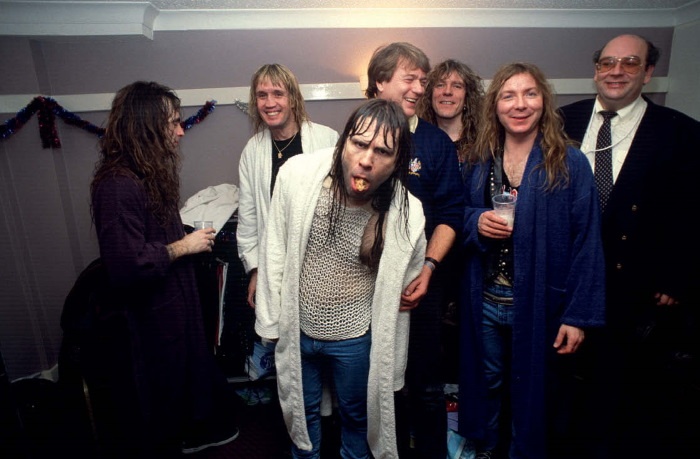 Иллюстрация к книге — Зачем нужна эта кнопка? Автобиография пилота и вокалиста Iron Maiden [i_026.jpg]