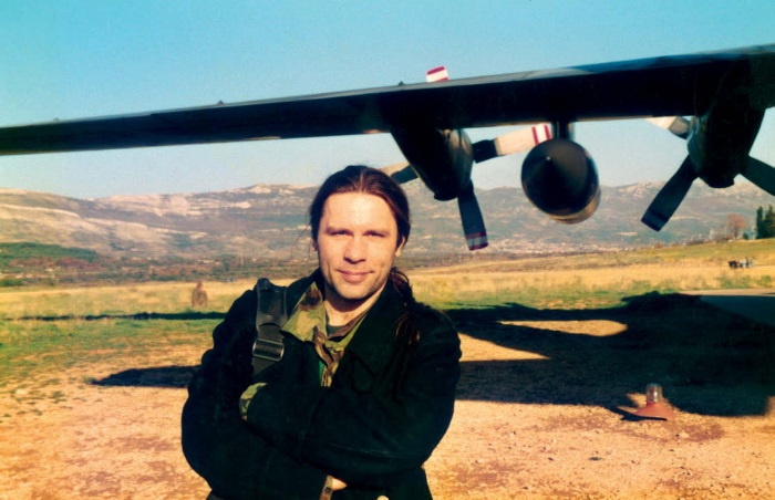 Иллюстрация к книге — Зачем нужна эта кнопка? Автобиография пилота и вокалиста Iron Maiden [i_034.jpg]