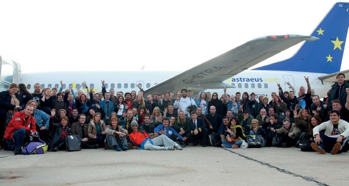 Иллюстрация к книге — Зачем нужна эта кнопка? Автобиография пилота и вокалиста Iron Maiden [i_036.jpg]