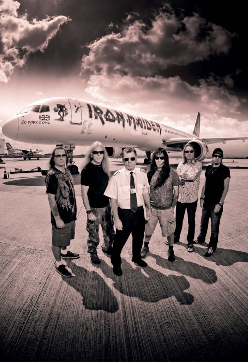 Иллюстрация к книге — Зачем нужна эта кнопка? Автобиография пилота и вокалиста Iron Maiden [i_038.jpg]