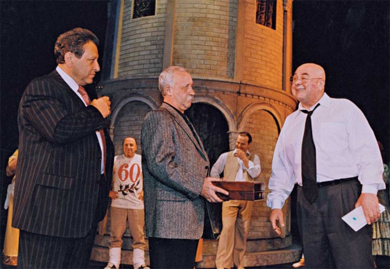 Иллюстрация к книге — Записки непутевого актера [i_068.jpg]