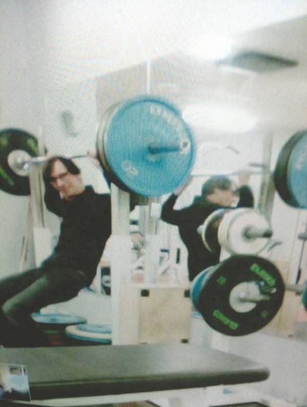 Иллюстрация к книге — Долбящий клавиши [i_002.jpg]