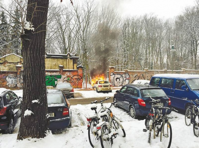 Иллюстрация к книге — Долбящий клавиши [i_016.jpg]