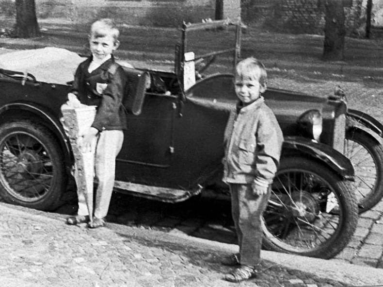 Иллюстрация к книге — Долбящий клавиши [i_017.jpg]